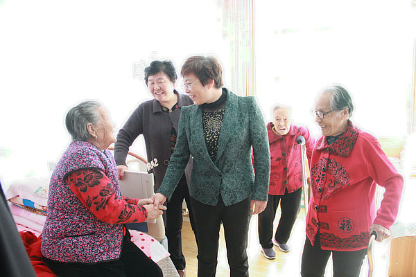 ����ϼ�߷�ο�ʾ���Ժ���˺͸�������