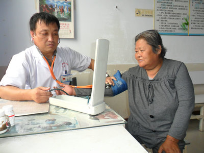 ��������һ��Ⱥ���𾴵ĺ�ҽ��